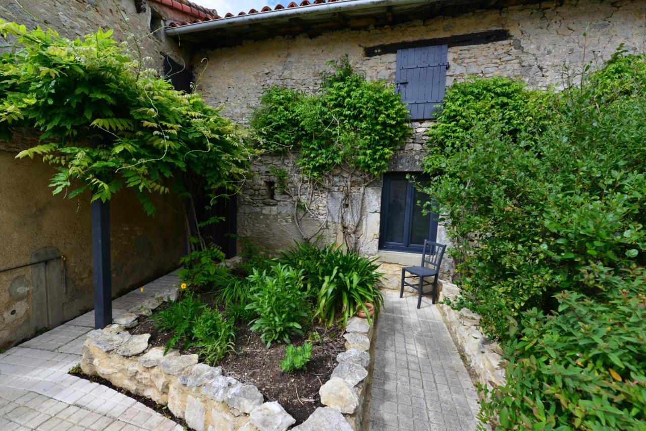 Chez Pique-Fesse Chambre D'Hote Saint-Martin-L'ars Exterior foto